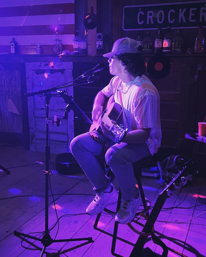 king izzy Live Performance